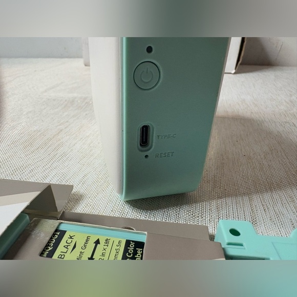 Cute blue and white portable label maker - Picture 5 of 6